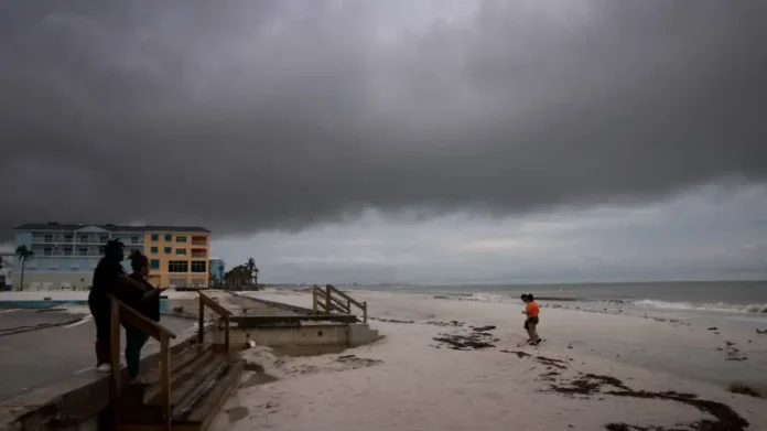 Los meteorólogos alertan por un temporal de marejadas ciclónicas, lluvias intensas y ráfagas furiosas. En cuestión de horas, algunas zonas de la costa oeste de Florida estarán expuestas a daños sin precedentes.