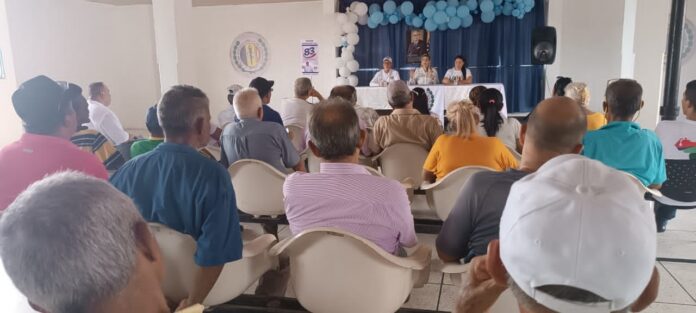 La dirigente nacional fue recibida en la casa del partido