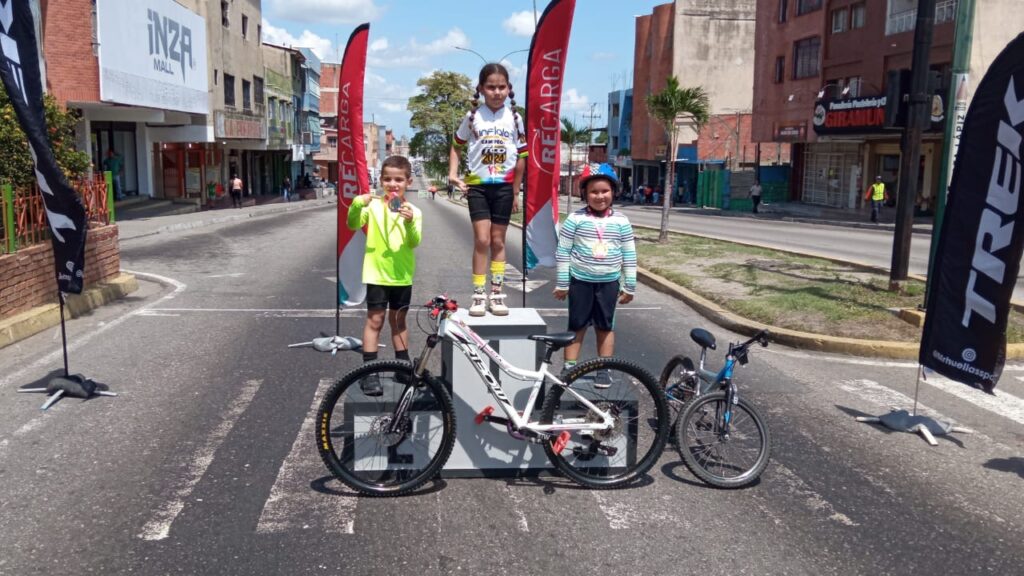 En la categoría Semillita, Isabella Rodríguez, Jeans Seija y Juan Toyo se adueñaron de podio