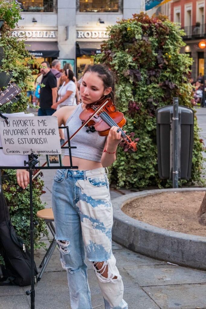 Atria comenzó desde niña en el mundo de la música