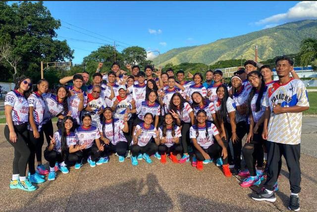 El balonmano partió con sus equipos masculino y femenino