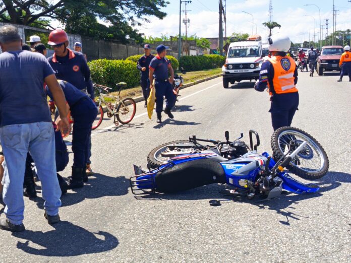 Hombre resultó herido al caerse de la moto en la que se trasladaba