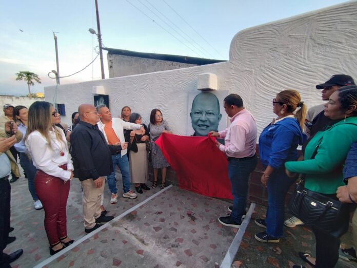 La fotografía es un bonito recuerdo de la labor de Capdevielle en pro del gentilicio sanfelipeño