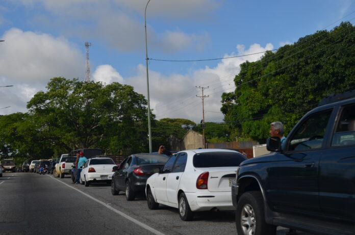 La mayoría de los conductores se tuvo que armar de paciencia para poder equipar