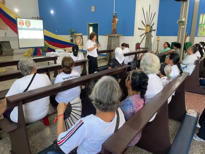 La presidenta del Apostolado dirigió la actividad