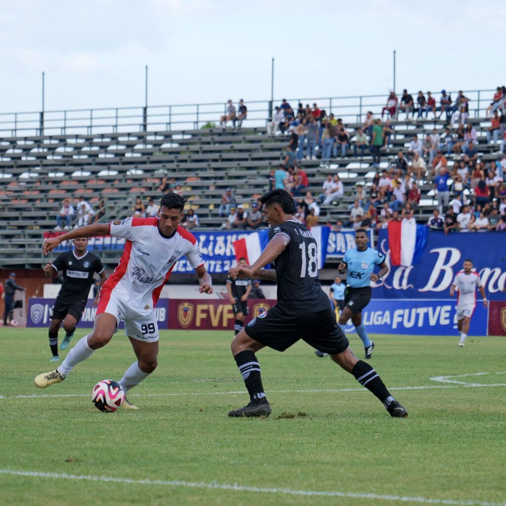 Los dirigidos por John Pinto tuvieron gran dominio del balón en la primera media hora