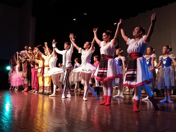 Más de 90 artistas en escenas durante este regalo de navidad para la ciudad de San Felipe