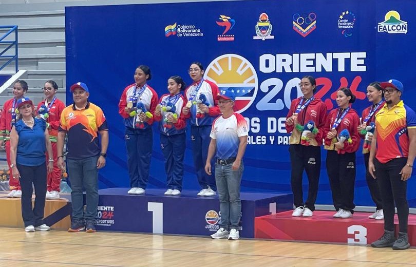 Medalla de oro en trío de gimnasia aeróbica