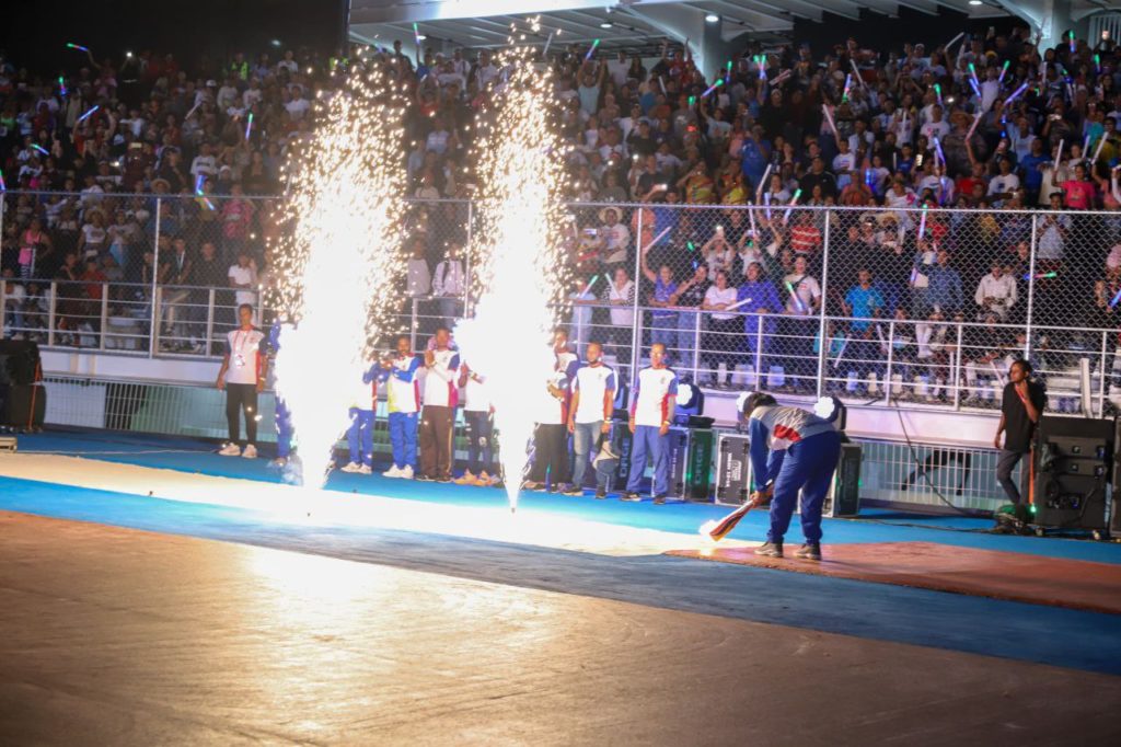 Momento del encendido de la llama principal de los juegos