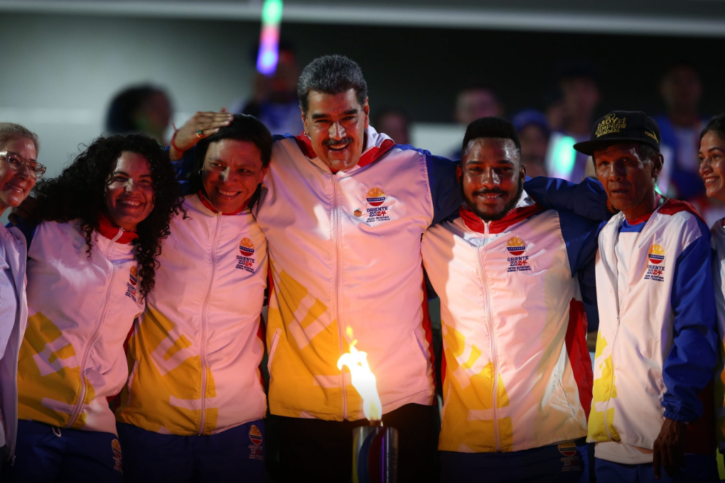 Presidente Nicolás Maduro junto a consagrados deportistas venezolanos