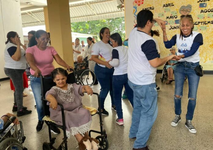 Un momento diferente vivieron este viernes las abuelitas