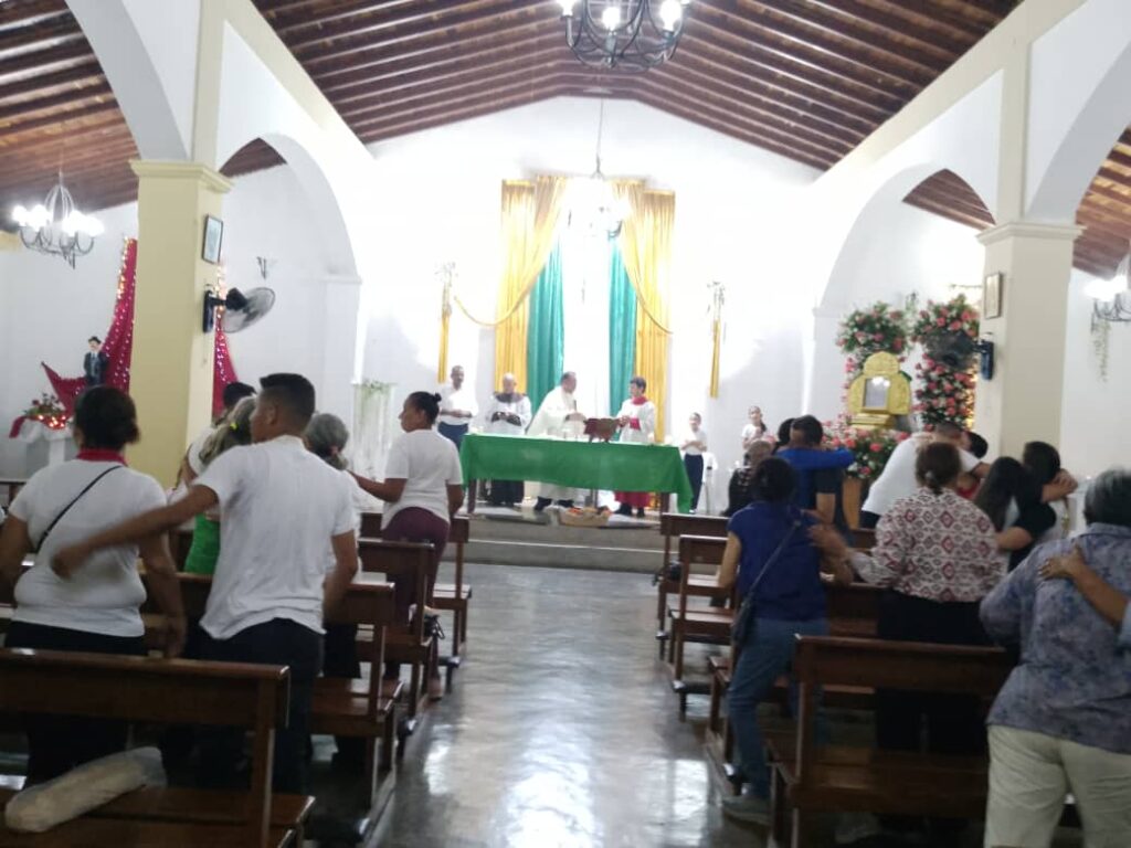 La feligresía agradeció a la madre de Dios por los favores concedidos