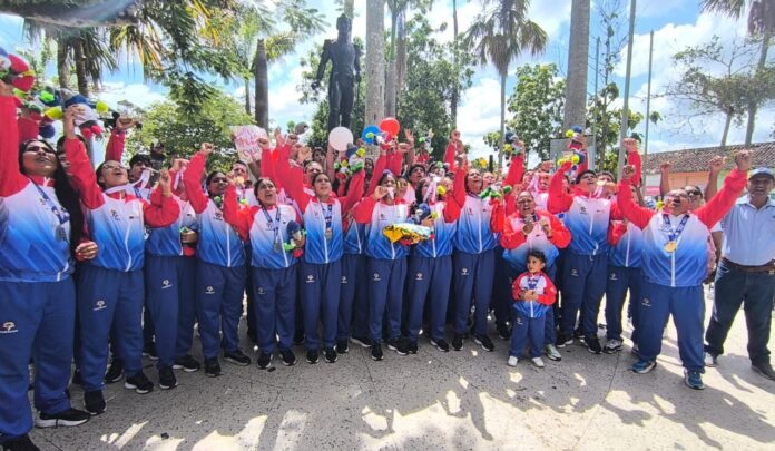 Los atletas fueron recibidos como verdaderos héroes a su regreso