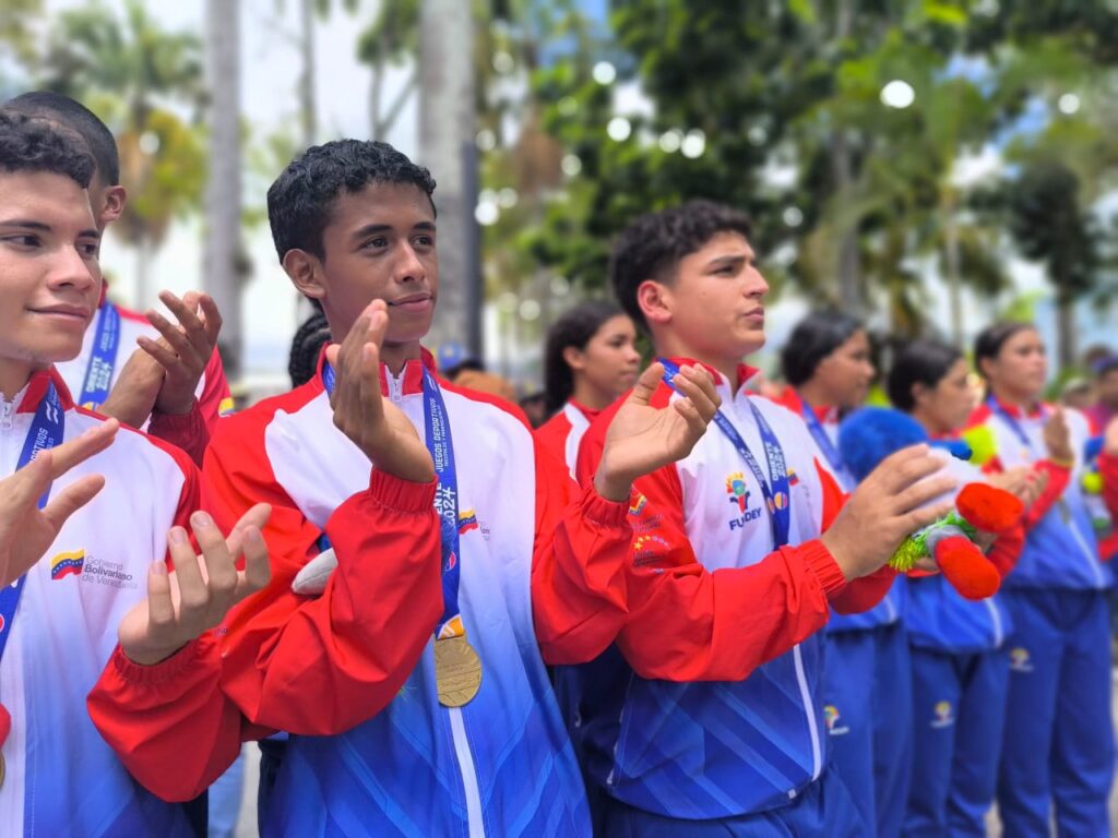 En la plaza realizaron un acto en su honor