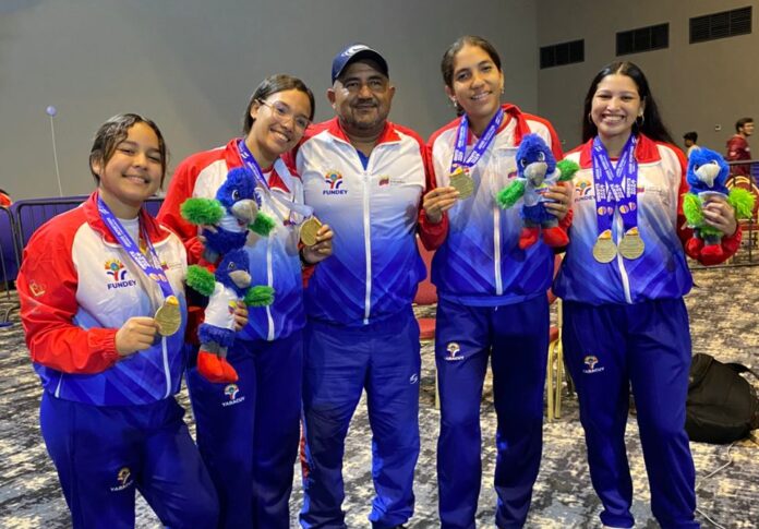 Equipo de sable femenino ganó oro en horas de la noche de este jueves #14nov