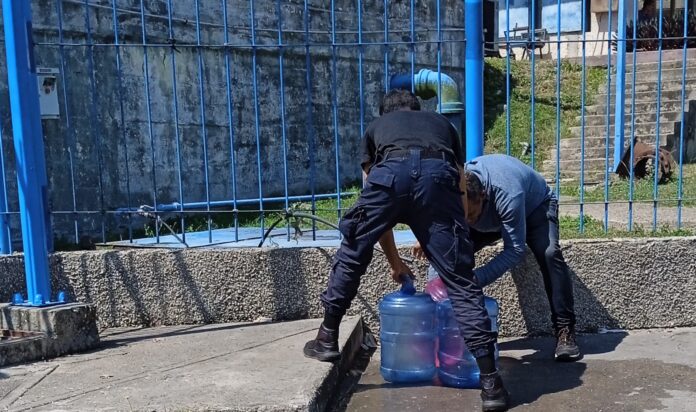 Fallas en distribución de agua no cesan en la zona metropolitana