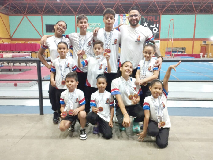 Los miembros del Club de Gimnasia San Felipe se lucieron en los trampolines de Valera