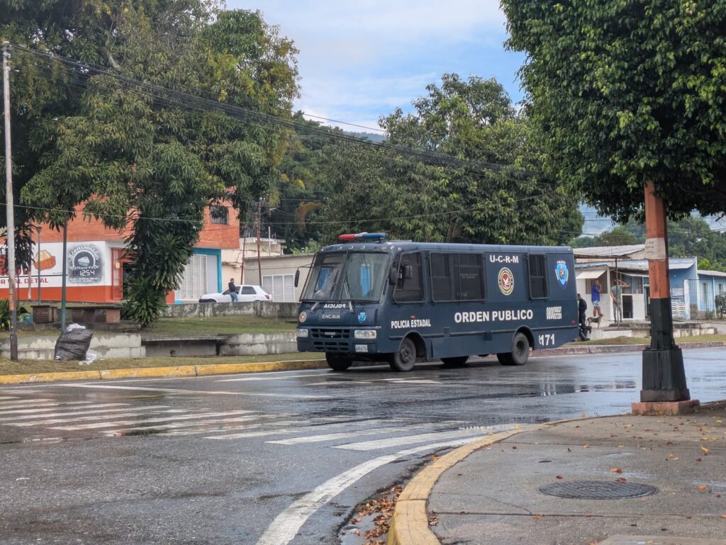 La PNB custodia los alrededores de la iglesia Virgen del Valle