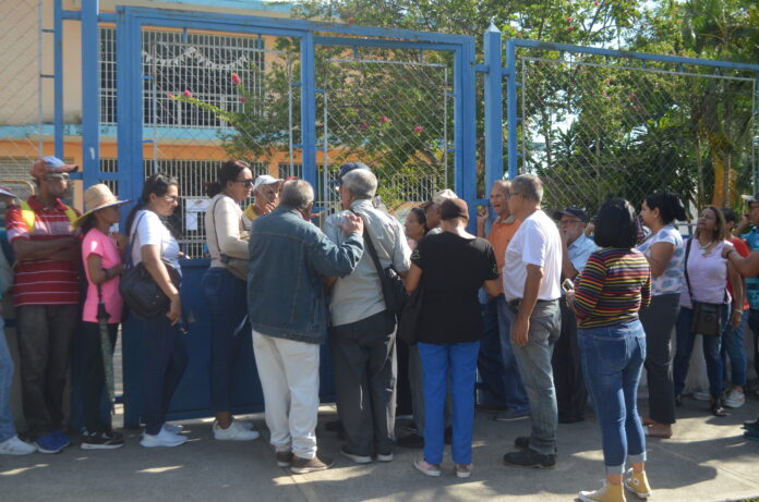 Los centros abrieron sus puertas a las 800 de la mañana, sin mayor novedad