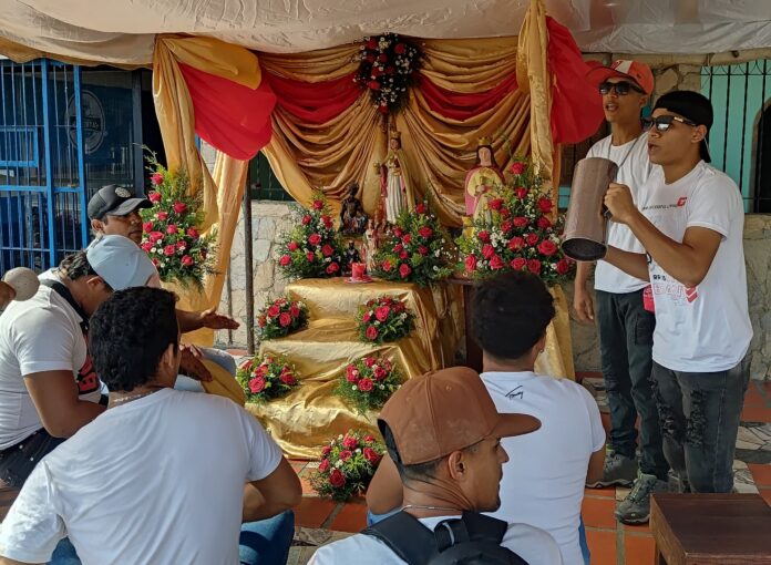 Los repiques de los tambores no faltaron en la celebración