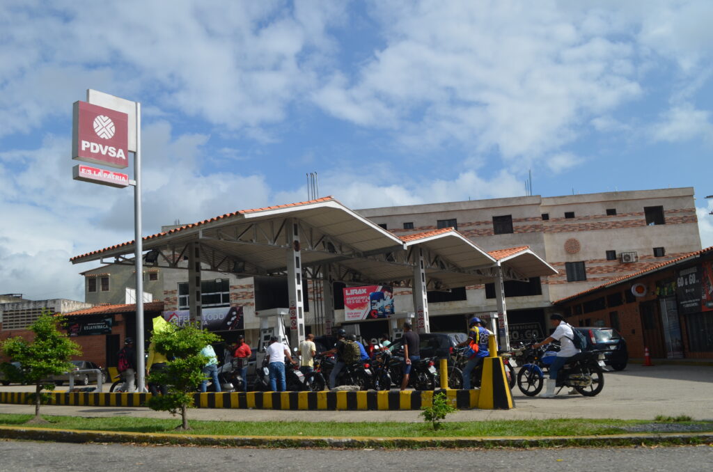 Todos los días los conductores salen a ver dónde están equipando