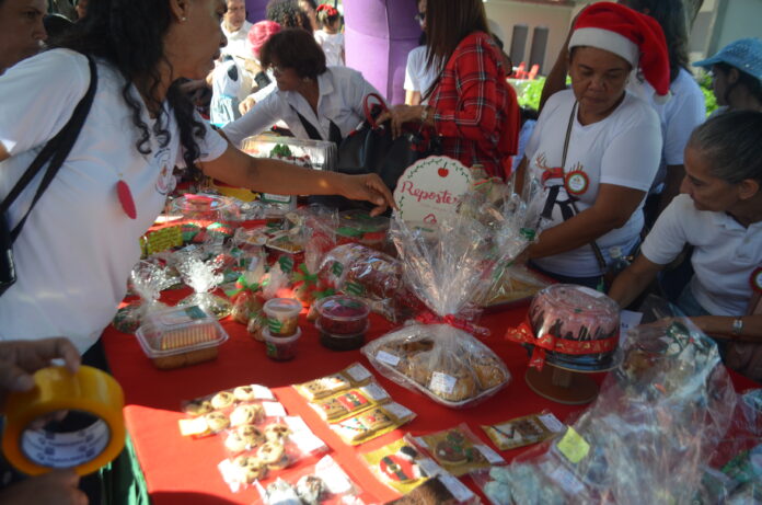 Vendieron dulcería criolla y objetos tradicionales de Navidad