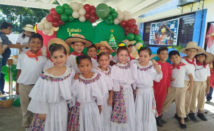 Los pequeños se lucieron con su presentación navideña