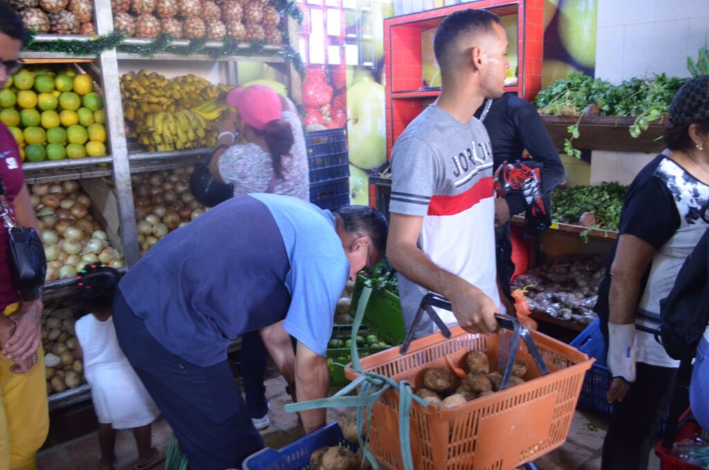 Durante este #23dic los expendedores de verduras y hortalizas recibieron a los consumidores con mercancía fresca