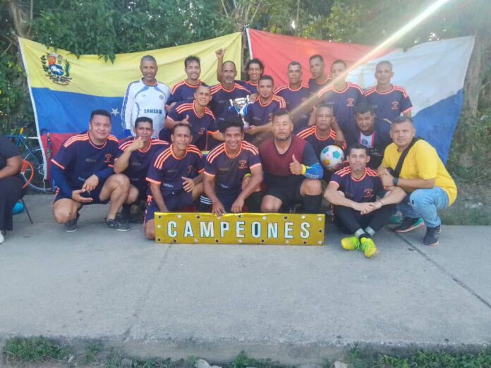 La oncena de Chivacoa FC se tituló campeón en fútbol master