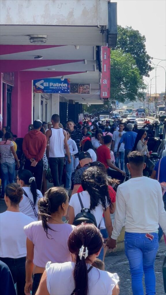 Como todo los venezolanos aquí también es usual hacer las compras a última hora