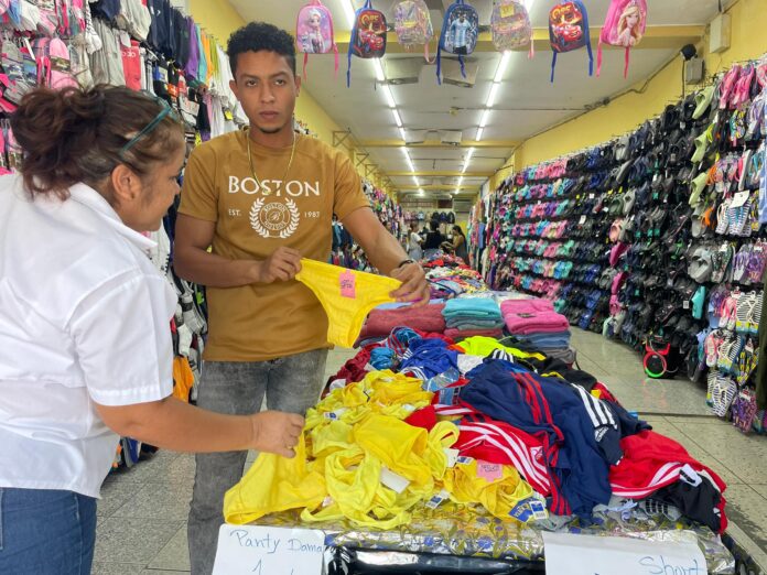 prendas de ropa interior de color amarillo para llamar a la suerte en el Año Nuevo