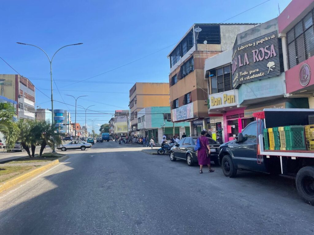 Algunas tiendas abrieron con poco personal