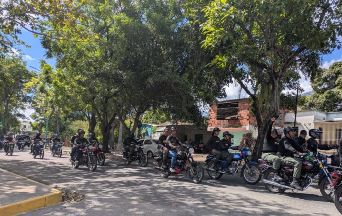 Colectivos y motorizados de los 14 municipios se reunieron a primeras horas de la mañana