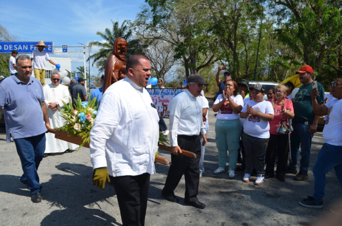 Entre cantos, aplausos y oraciones honraron a la Virgen de La Presentación