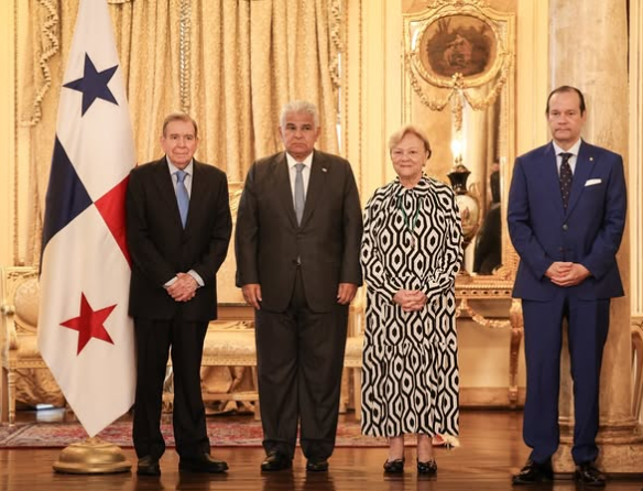 Foto oficial del encuentro entre González y Mulino