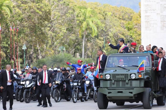 Maduro acudió a Fuerte Tiuna en la tarde de este viernes