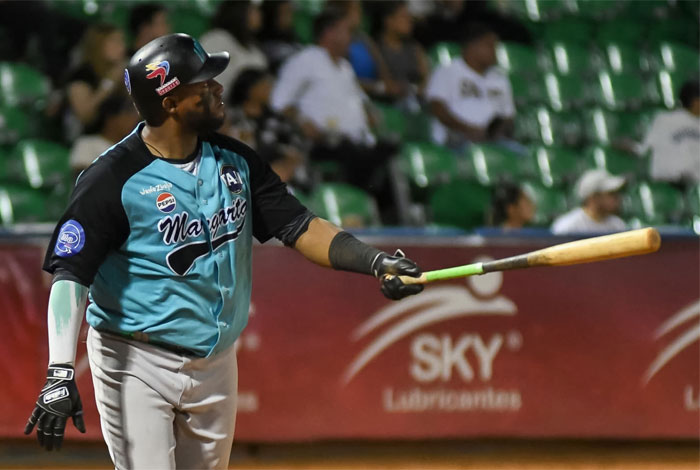 Juan Santana conectó su segundo jonrón del Round Robin, que fue clave en el juego