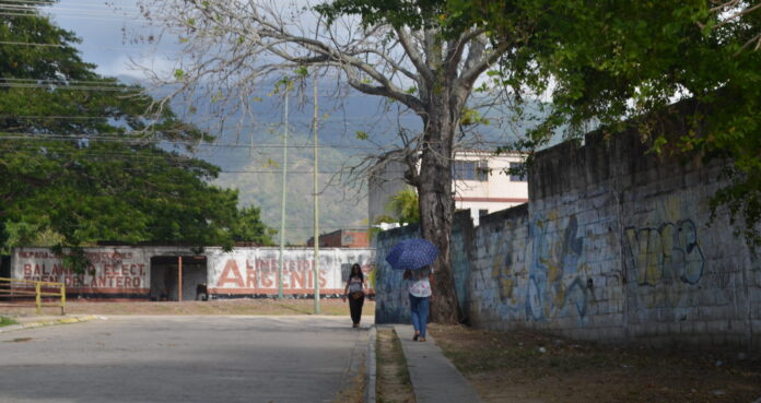 Los que viven en Yucaray deben salir por lo menos hasta la Avenida La Paz