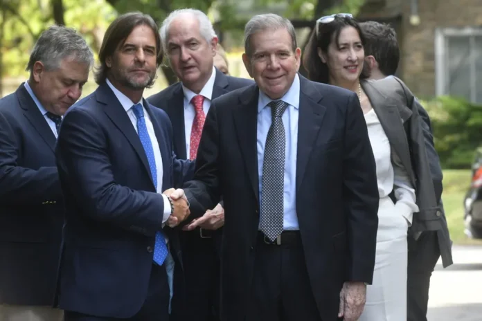 Luis Lacalle Pou junto a Edmundo González