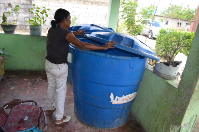 Tienen los tanques de agua vacíos