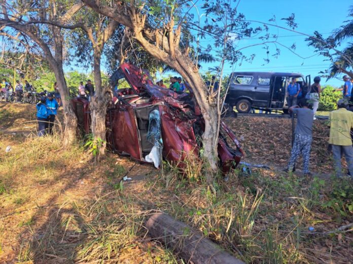 Uno de los vehículos involucrados quedó totalmente destrozado