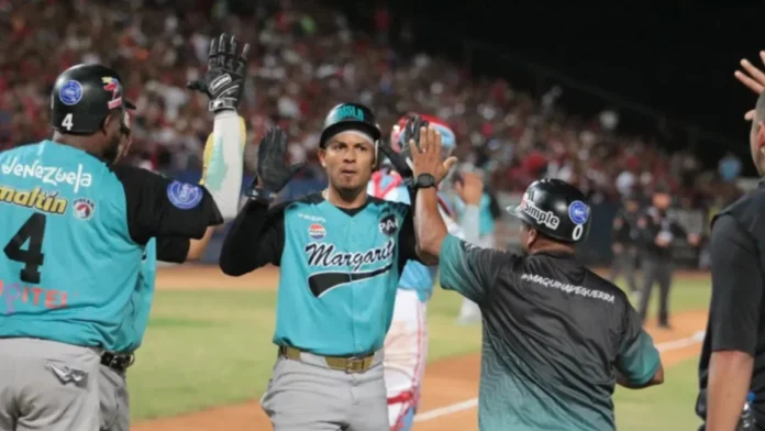 Los Bravos pegaron primero en la gran final de la pelota criolla, no obstante, ambas novenas deben pasar la página rápidamente, para pensar en el segundo choque. (Foto cortesía)