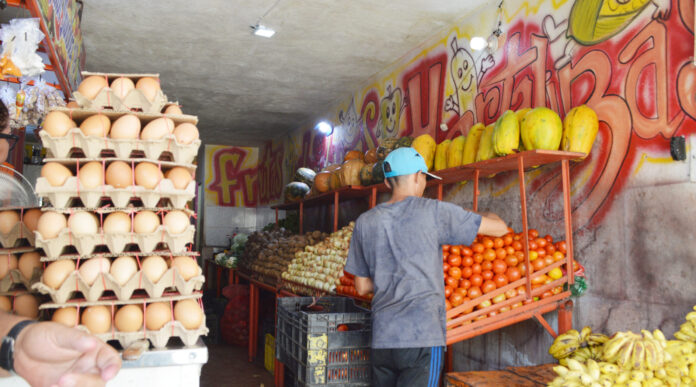 Hacer una compra grande en una frutería eso quedó en el olvido, señaló uno de encuestados