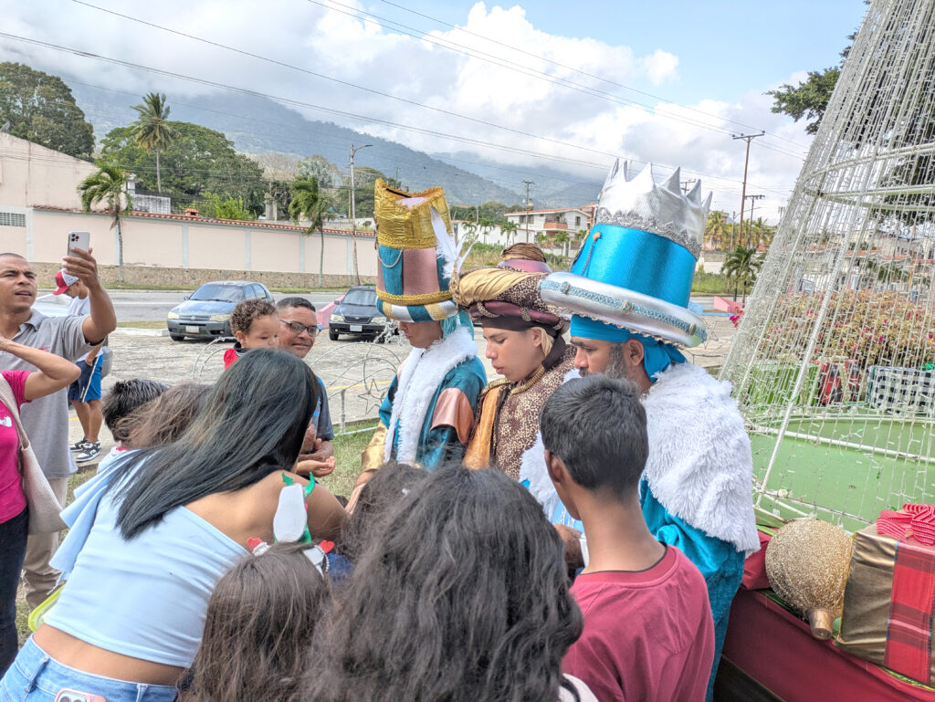 En Independencia Melchor, Gaspar y Baltazar recorrieron 19 comunidades