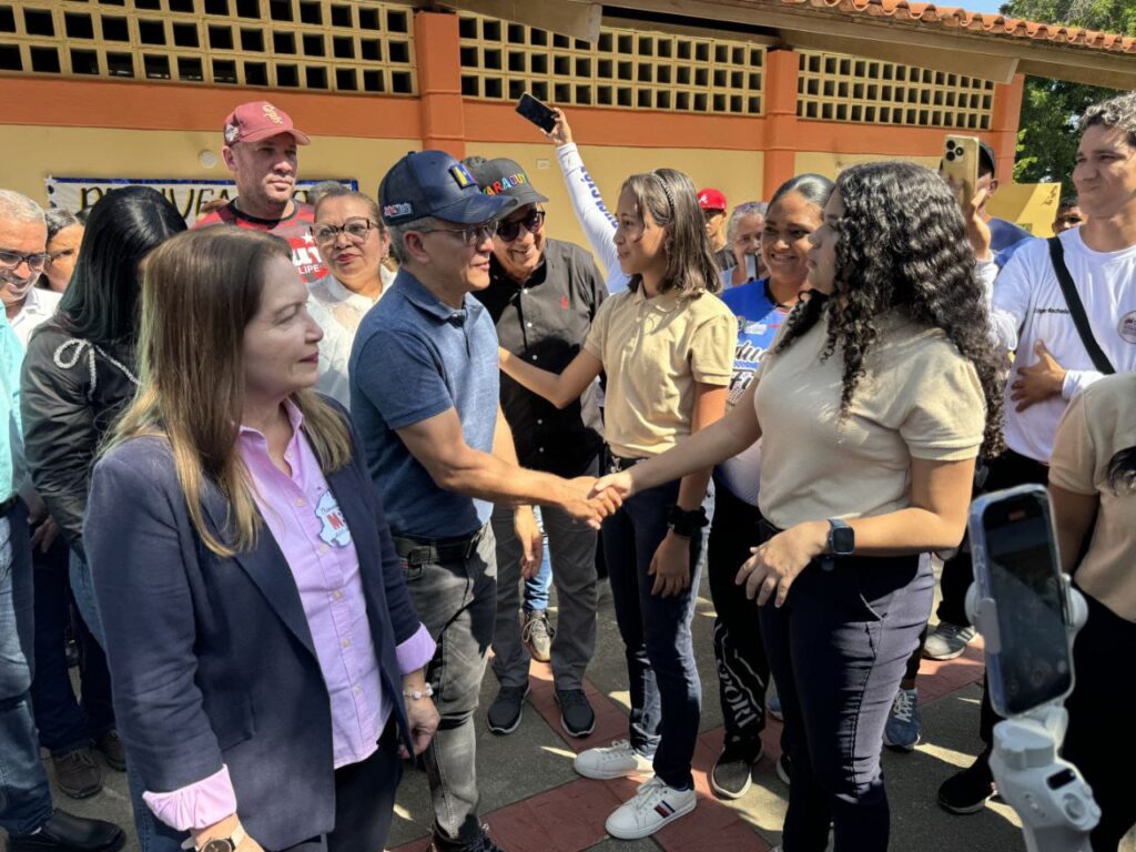 La recuperación de las escuelas y liceos es a través de los trabajos articulados entre las Bricomiles y en Comunas