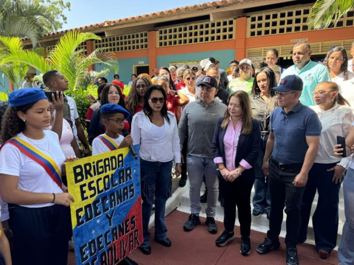 El plantel cuenta con una matrícula de 560 estudiantes desde inicial, primaria hasta media general