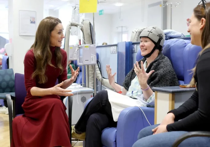 Durante su visita Kate también pasó un tiempo con otros pacientes que también reciben tratamiento. (Foto Cortesía)