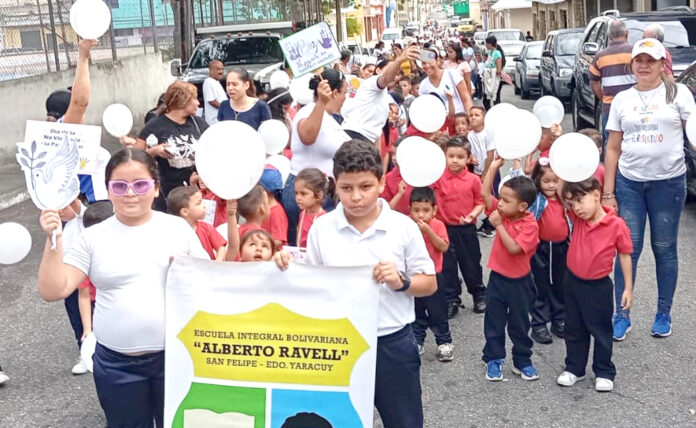 Mostraron habladores, pancartas y globos alusivos al día