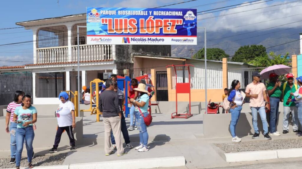 El espacio recreativo y deportivo cuenta con varias máquinas y juegos de mesa