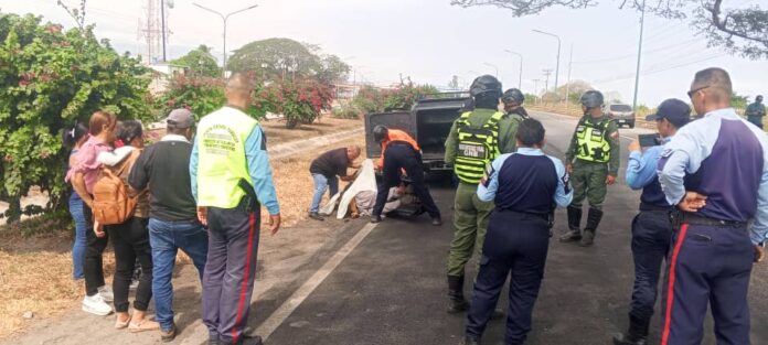 Comisiones policiales acudieron al sitio del hecho